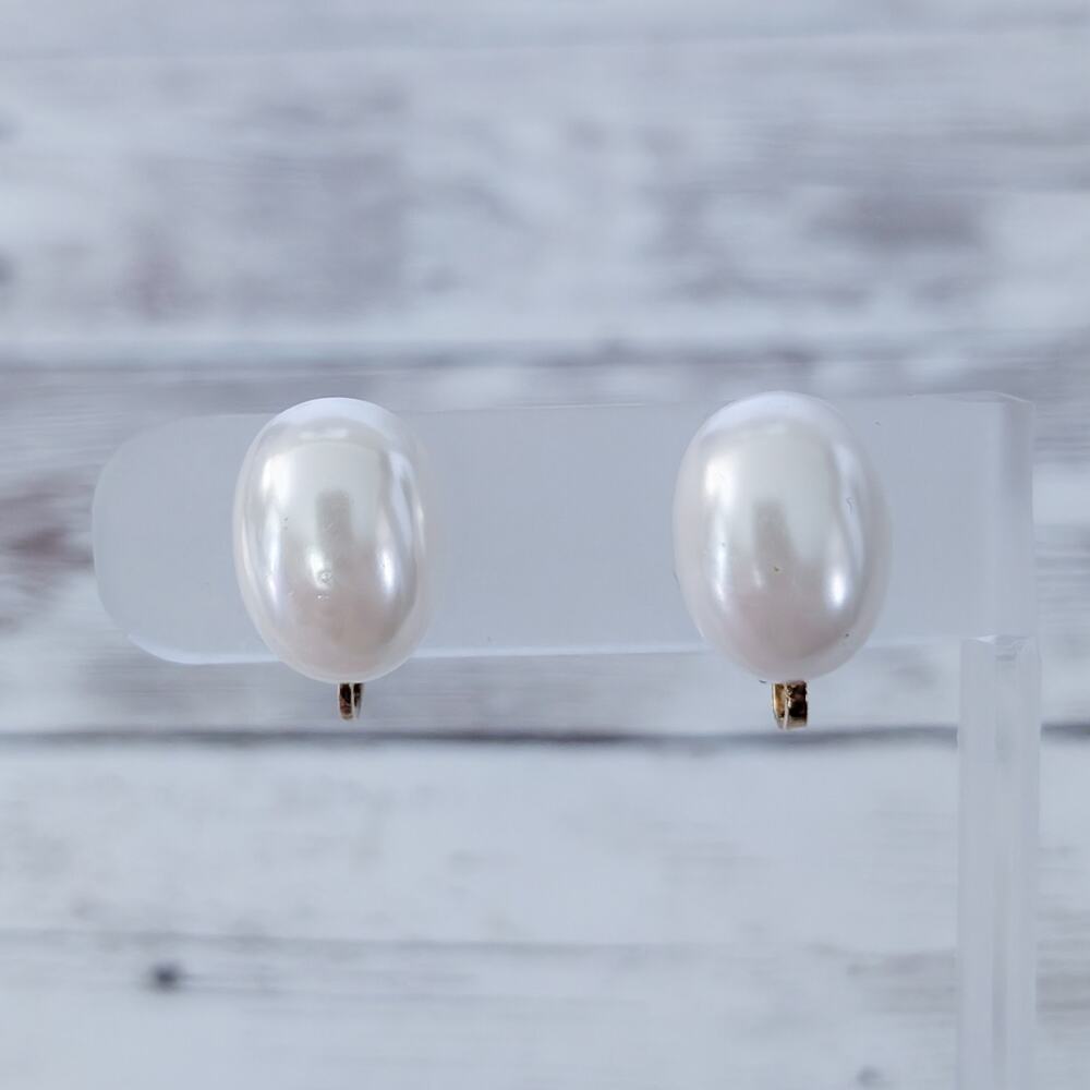 Vintage Clip On Earrings Cream Pearlescent Chunky 0.75"